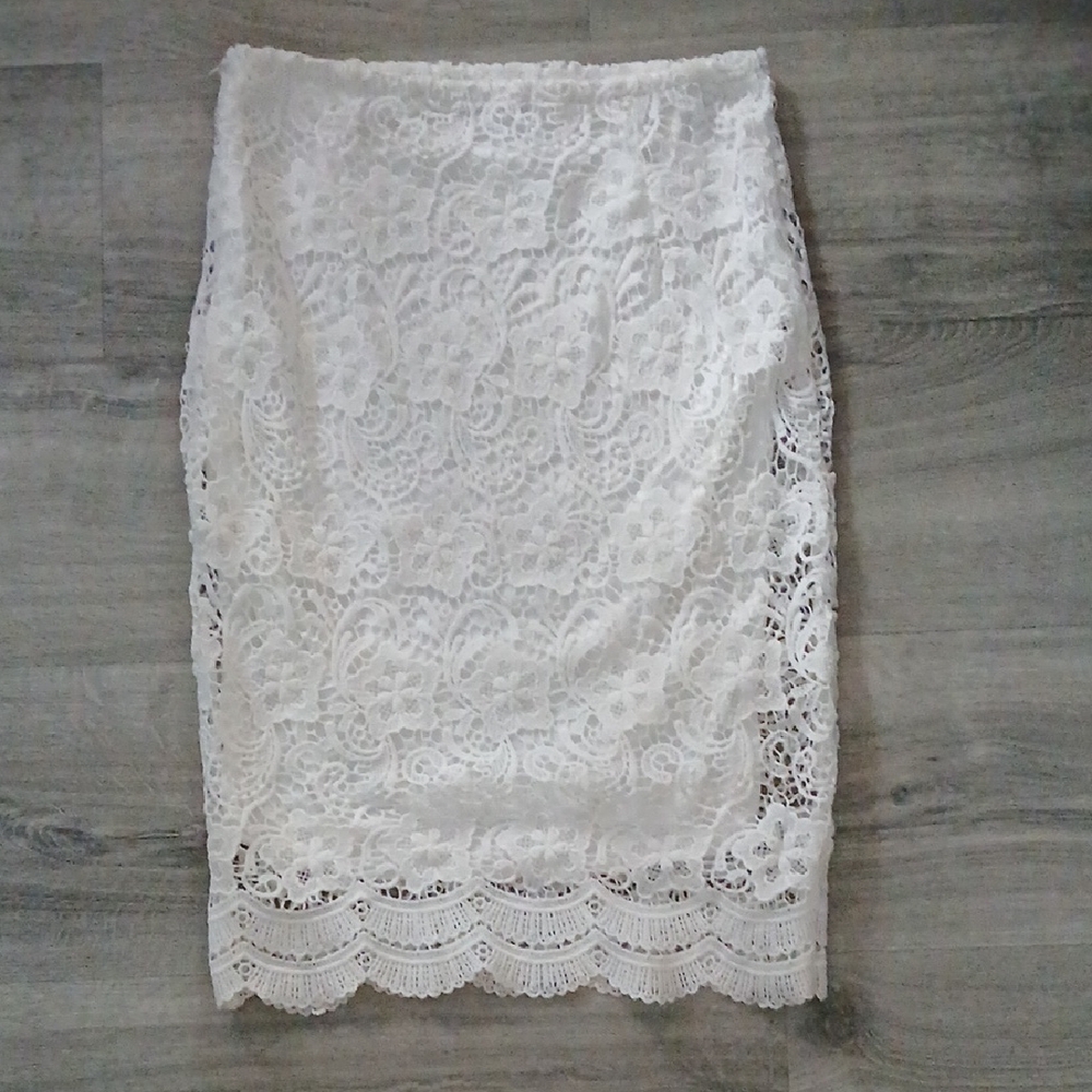 Elegant White Lace Skirt
